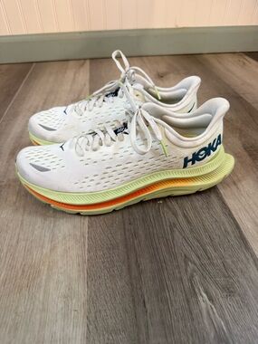 Hoka Kawana Running shoes. Size 7.5 D Wide